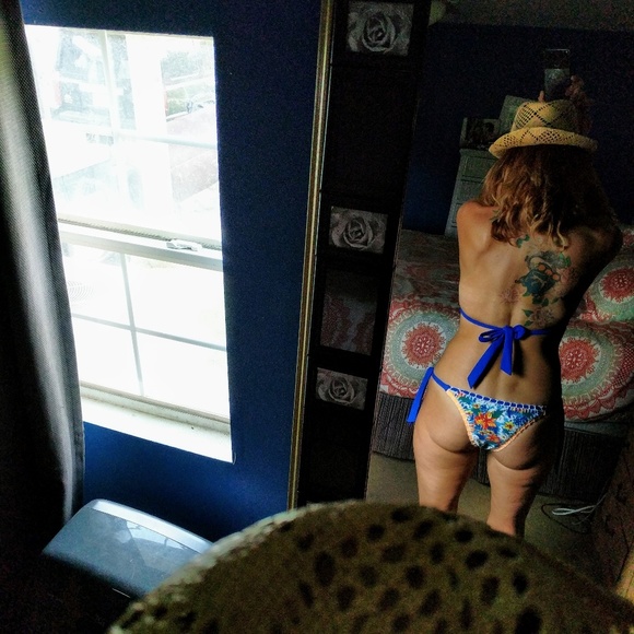 Tropical blue bikini - Picture 2 of 4